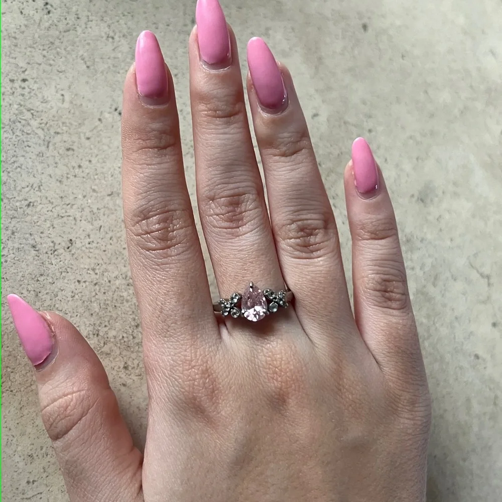 Elegant vintage Silver and Pink CZ Gemstone Ring